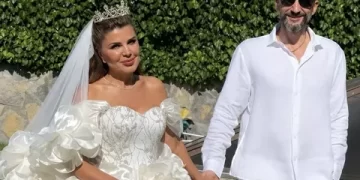 55 yaşındaki Nuray Sayarı ikiz bebeklerini kaybetti 55 yaşındaki Nuray Sayarı ikiz bebeklerini kaybetti