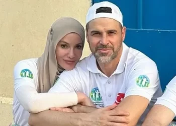 Reshad Strik’ten Gamze Özçelik’e romantik 2. evlilik yıl dönümü kutlaması