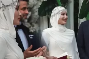 Reshad Strik'ten Gamze Özçelik'e romantik 2. evlilik yıl dönümü kutlaması Reshad Strik Gamze ozcelik romantik2. evlilik yil donumu kutlamasi1 habermeydan