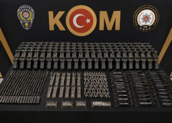 Sakarya’da Dev Silah Operasyonu: 2 Bin 366 Silah Parçası Ele Geçirildi, 3 Gözaltı