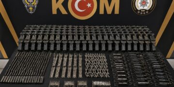Sakarya’da Dev Silah Operasyonu: 2 Bin 366 Silah Parçası Ele Geçirildi, 3 Gözaltı