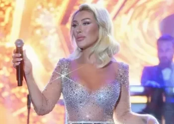 Seda Sayan'dan konserde dikkat çeken Sezen Aksu'dan hediye çorap detayı! Seda Sayan’dan konserde dikkat çeken Sezen Aksu’dan hediye çorap detayı!