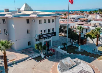 Seferihisar Belediyesi'ne Rüşvet Operasyonu: 6 Kişi Gözaltına Alındı Seferihisar Belediyesi’ne Rüşvet Operasyonu: 6 Kişi Gözaltına Alındı