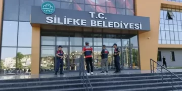 Silifke Belediyesi'ne Operasyon: Belediye Başkanı Mustafa Turgut Gözaltında Silifke Belediyesi’ne Operasyon: Belediye Başkanı Mustafa Turgut Gözaltında
