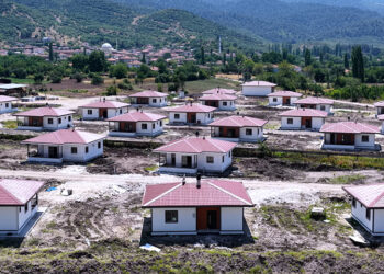 Sındırgı'da Deprem Konutları Tamamlanıyor: 1.180 Bağımsız Bölüm Yakında Teslim Edilecek Sındırgı’da Deprem Konutları Tamamlanıyor: 1.180 Bağımsız Bölüm Yakında Teslim Edilecek