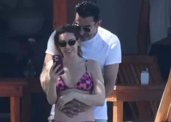 Sinem Kobal ve Kenan İmirzalıoğlu Bodrum sezonunu açtı Sinem Kobal ve Kenan İmirzalıoğlu Bodrum sezonunu açtı