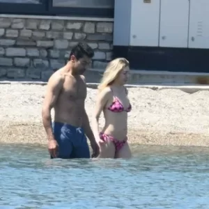 Sinem Kobal ve Kenan İmirzalıoğlu Bodrum sezonunu açtı Sinem Kobal Kenan Imirzalioglu Bodrum sezonunu acti1 habermeydan