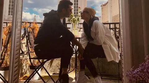 Sinem Kobal'dan romantik kutlama: İyi ki doğdun sevgilim Sinem Kobal romantik kutlama habermeydan