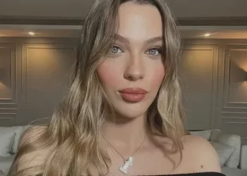 Yasemin Şefkatli'den tatilde lüks tekne pozları! Yasemin Şefkatli’den tatilde lüks tekne pozları!