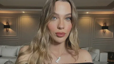 Yasemin Şefkatli'den tatilde lüks tekne pozları! Yasemin sefkatli tatilde luks tekne pozlari habermeydan