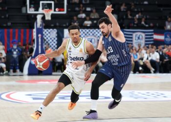 Anadolu Efes, Fenerbahçe’yi yenip seriyi uzattı!