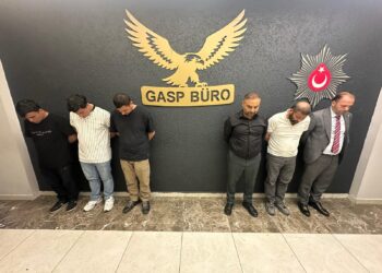 Ankara'da sahte denetim operasyonu: 6 kişi gözaltına alındı Ankara’da sahte denetim operasyonu: 6 kişi gözaltına alındı