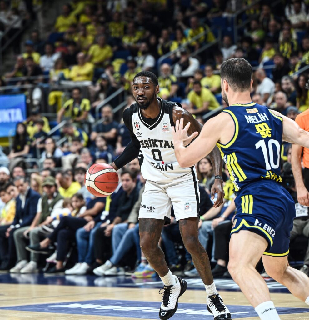 Beşiktaş, Fenerbahçe'yi deplasmanda yenerek seride öne geçti! besiktas fenerbahceyi deplasmanda yenerek seride one gecti habermeydan scaled e1781378206810