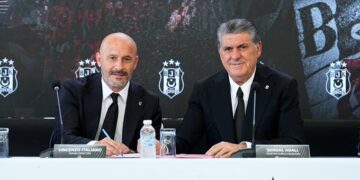 Beşiktaş, Vincenzo Italiano ile imzaladı! Beşiktaş, Vincenzo Italiano ile imzaladı!