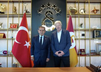 Dursun Özbek, Alman efsane Oliver Kahn ile bir araya geldi Dursun Özbek, Alman efsane Oliver Kahn ile bir araya geldi