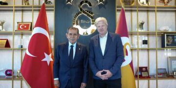Dursun Özbek, Alman efsane Oliver Kahn ile bir araya geldi Dursun Özbek, Alman efsane Oliver Kahn ile bir araya geldi