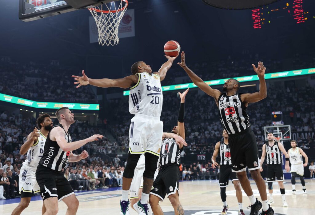 Fenerbahçe Beko, Beşiktaş deplasmanında seriyi 2-1 yaptı! fenerbahce beko besiktas deplasmaninda seriyi 2 1 yapti habermeydan scaled e1781725865722