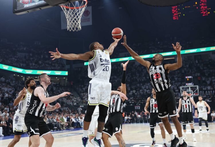 Fenerbahçe Beko, Beşiktaş deplasmanında seriyi 2-1 yaptı! fenerbahce beko besiktas deplasmaninda seriyi 2 1 yapti habermeydan scaled e1781725865722