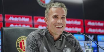 Feyenoord, Robin van Persie'nin görevine son verdi! Feyenoord, Robin van Persie’nin görevine son verdi!