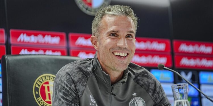 Feyenoord, Robin van Persie’nin görevine son verdi!
