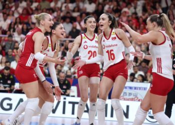 Filenin Sultanları, Çin'i karar setinde geçerek 4'te 4 yaptı! Filenin Sultanları, Çin’i karar setinde geçerek 4’te 4 yaptı!