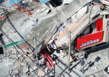 Filipinler’de 7,8 büyüklüğünde deprem: 15 kişi hayatını kaybetti Filipinler’de 7,8 büyüklüğünde deprem: 15 kişi hayatını kaybetti