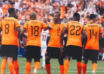 Hollanda, Tunus’u 3 golle geçip turladı!