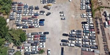 Yediemin otoparklarında binlerce araç çürümeye terk edildi Yediemin otoparklarında binlerce araç çürümeye terk edildi
