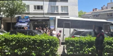 İstanbul Onur Yürüyüşü’ne müdahale: En az 40 gözaltı