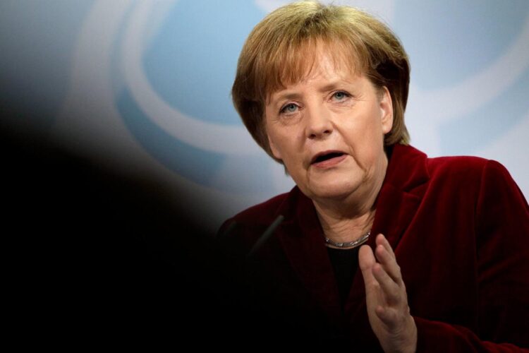 Merkel’den özeleştiri, Alman hükümetine övgü Merkel’den özeleştiri, Alman hükümetine övgü...