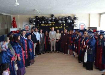 Muş Bulanık'ta, 50 Kadın Okuma Yazma Öğrenerek Mezun Oldu! Muş Bulanık’ta, 50 Kadın Okuma Yazma Öğrenerek Mezun Oldu!