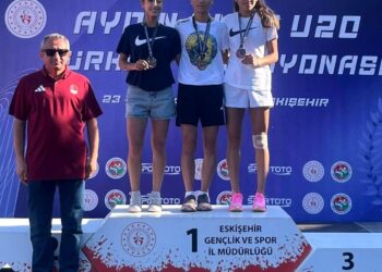 Muşlu Atlet Elif Akçiçek, 3 Bin Metre Engellide Türkiye Şampiyonu!