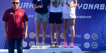 Muşlu Atlet Elif Akçiçek, 3 Bin Metre Engellide Türkiye Şampiyonu!