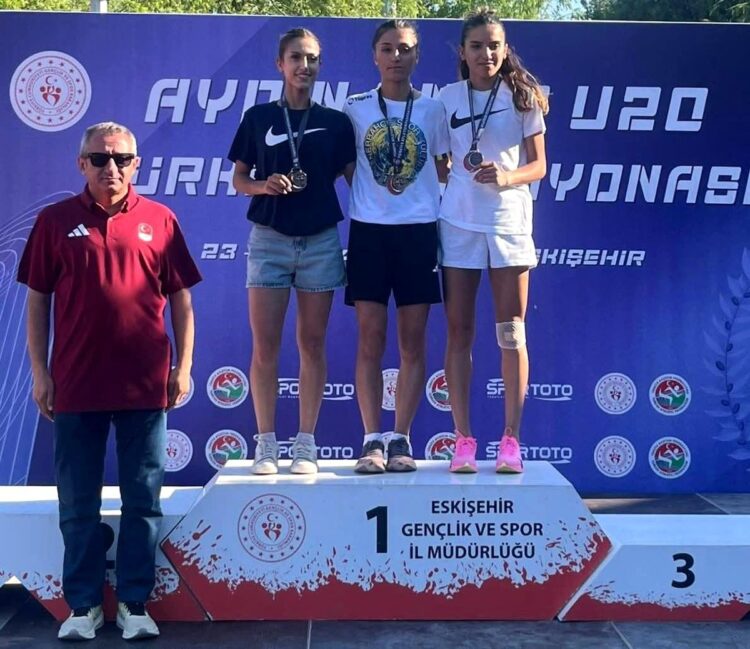 muslu atlet elif akcicek 3 bin metre engellide turkiye sampiyonu habermeydan
