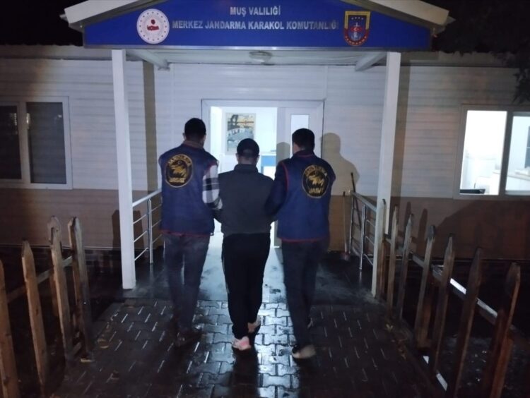 Muş'ta, kesinleşmiş hapis cezası bulunan hükümlü yakalandı! musta kesinlesmis hapis cezasi bulunan sahis yakalandi habermeydan