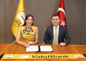 Naz Aydemir Akyol, VakıfBank'a geri döndü! Naz Aydemir Akyol, VakıfBank’a geri döndü!
