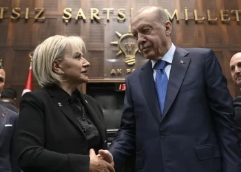 Nimet Özdemir AK Parti’ye katıldı: Son iki yılda üçüncü parti değişikliği Nimet Özdemir AK Parti’ye katıldı: Son iki yılda üçüncü parti değişikliği