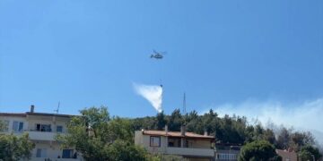Balıkesir'deki orman yangınına havadan ve karadan müdahale devam ediyor Balıkesir’deki orman yangınına havadan ve karadan müdahale devam ediyor