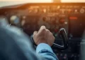 17 yıl ehliyetsiz uçuş yaptığı iddia edilen pilot gözaltında 17 yıl ehliyetsiz uçuş yaptığı iddia edilen pilot gözaltında