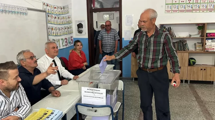 3 ilde 6 beldede ara seçim heyecanı: Sandıklar 08.00’de açıldı 3 ilde 6 beldede ara seçim heyecanı...
