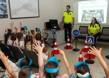Sinop Emniyeti’nden çocuklara trafik eğitimi!