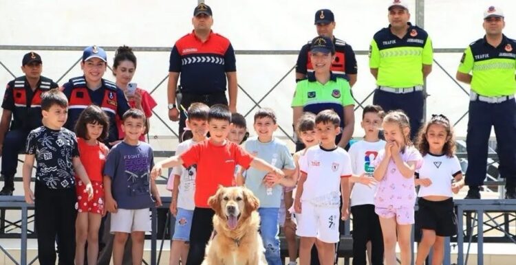 Sinop Jandarması kapılarını çocuklara açtı! sinop jandarmasi kapilarini cocuklara acti habermeydan e1781965432703