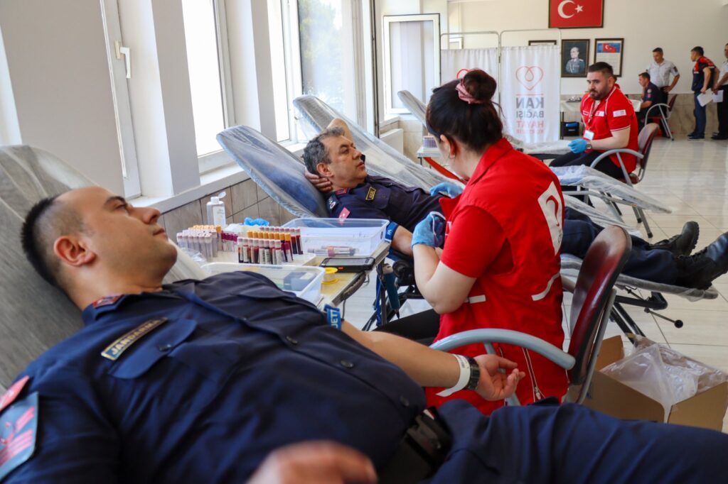 sinop jandarmasindan kizilaya anlamli kan bagisi habermeydan