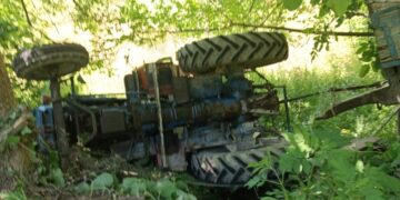 Sinop Türkeli'de, kontrolden çıkan traktör şarampole yuvarlandı! Sinop Türkeli’de, kontrolden çıkan traktör şarampole yuvarlandı!