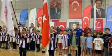 Sinop'ta, çocuklar ekrandan uzaklaşıp oyunla buluştu! Sinop’ta, çocuklar ekrandan uzaklaşıp oyunla buluştu!