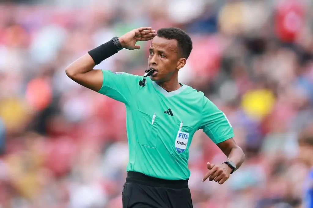 UEFA'dan flaş karar! ABD'ye alınmayan Somalili hakem finalde düdük çalacak! uefadan flas karar abdye alinmayan somalili hakem finalde duduk calacak habermeydan
