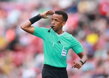 UEFA'dan flaş karar! ABD'ye alınmayan Somalili hakem finalde düdük çalacak! UEFA’dan flaş karar! ABD’ye alınmayan Somalili hakem finalde düdük çalacak!