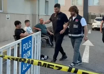 İstanbul merkezli 'usulsüz iskan' operasyonunda 27 şüpheli adliyeye sevk edildi İstanbul merkezli ‘usulsüz iskan’ operasyonunda 27 şüpheli adliyeye sevk edildi