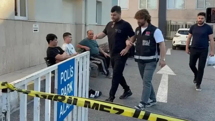 İstanbul merkezli 'usulsüz iskan' operasyonunda 27 şüpheli adliyeye sevk edildi İstanbul merkezli 'usulsüz iskan' operasyonunda 27 şüpheli adliyeye sevk edildi.