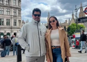 Burak Özçivit ve Fahriye Evcen'den aile tatili Burak Özçivit ve Fahriye Evcen’den aile tatili